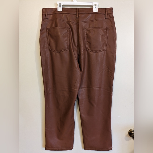🍂 SIGNATURE by REITMANS Size 16 NWT Faux Leather Pants - Picture 3 of 4